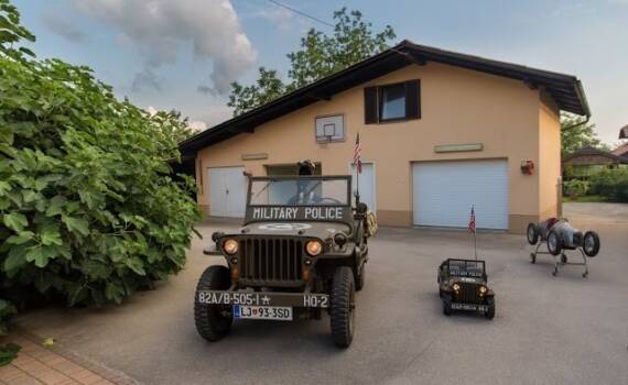 Willys Jeep by Zvone Hlad
