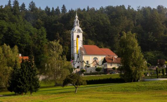 Obnovljena župnijska cerkev sv. Jurija v Ihanu