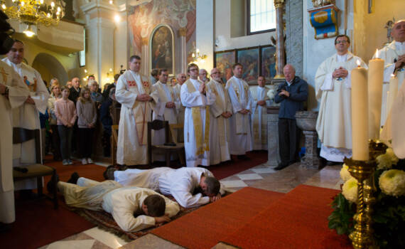Snemanje diakonskega posvečenja - Tine in Luka